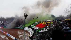 Beim Spiel gegen Hansa Rostock wurde im Preußen-Block zahlreiche Pyrotechnik abgefeuert. (Archivbild: Oliver Meng)