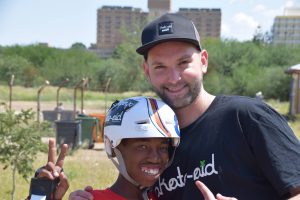 Torben Oberhellmann bei einer Projektreise in Namibia. (Foto: Benien Hoborik)