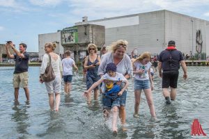 Die meisten Besucher beachten die Umgebung wahrscheinlich nicht, obwohl sie ein wesentlicher Teil der Skulptur ist. (Foto: th)