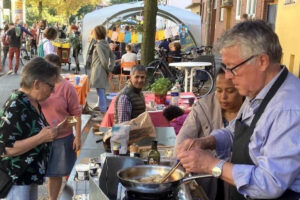 Spachtel-Leeze: Mit der mobilen Fahrradküche macht Kochen Spaß(Foto: Ernährungsrat Münster e. V. / Fritz Bachmair)