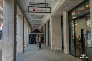 Nach einem Überfall auf eine Bankfiliale in der Innenstadt bittet die Polizei um Mithilfe. (Foto: Thomas Hölscher)