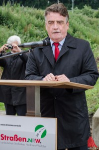 "Wir müssen dort ansetzen, wo Engstellen sind", sagt NRW-Verkehrsminister Michael Groschek. (Foto: th)