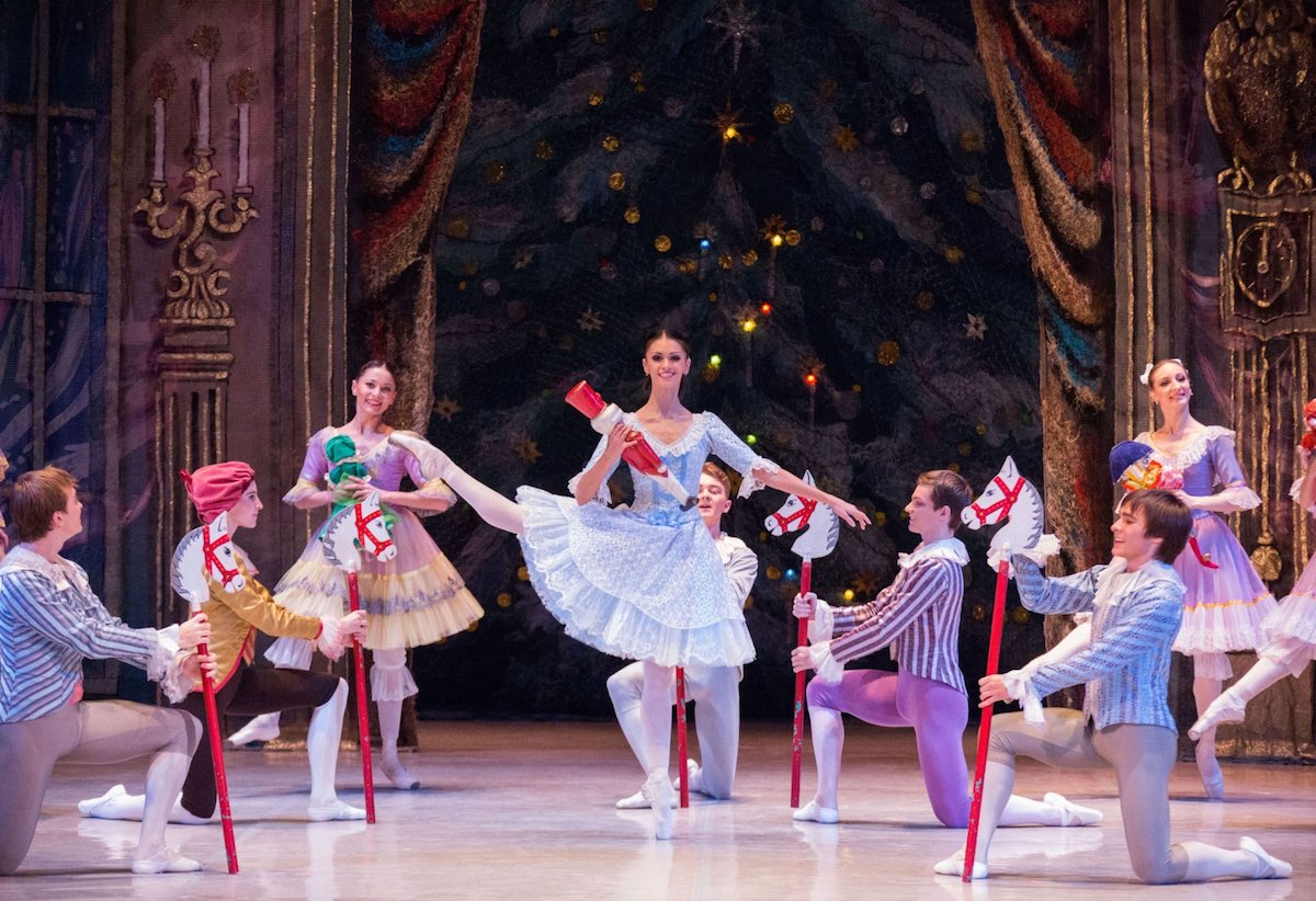 „Maria und die Kinder“, eine der vielen bezaubernden Szenen aus dem „Nussknacker“, getanzt vom Staatlichen Russischen Ballett Moskau. (Foto: Logvinov)