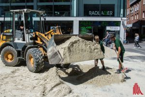 An der Stubengasse wird der City Beach aufgebaut. (Foto: th)