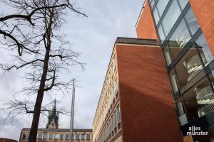 In allen städtischen Dienstgebäuden - wie hier dem Stadthaus I - gilt ab Montag auch für Besucher die 3G-Regelung. (Archivbild: Thomas Hölscher)