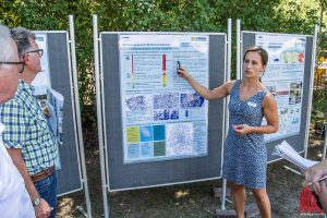 Bauingenieurin Sonja Kramer erklärt, wie wichtig die Eigenverantwortung der Hauseigentümer für den Hochwasserschutz ist. (Foto: Thomas Hölscher)