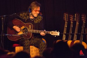 Stoppok bei einem Auftritt 2015 im Sputnik-Café. (Foto: cabe)