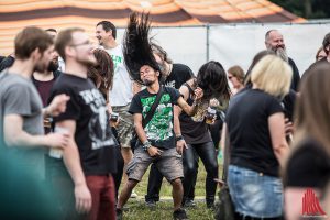 Headbanging und Luftgitarre gehören auch bei "Tank mit Frank" zum guten Ton. (Foto: cabe)