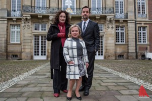 Bei den Dreharbeiten in Münster (v.l.): Mechthild Großmann, ChrisTine Urspruch und Jan Josef Liefers. (Foto: cabe)