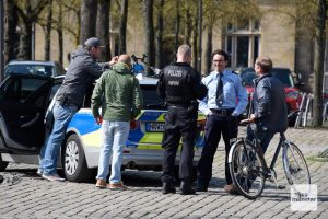 Polizei im Tatort-Einsatz: In früheren Jahren konnten sich die Filmteams auch mal einen „echten“ Polizeiwagen ausleihen. Heute sind die markanten blauen Fahrzeuge im Tatort reine Requisiten. (Foto: Michael Bührke)