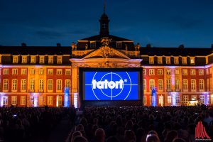 Ein würdiges Jubiläum: die 30. Folge des beliebtesten Tatorts vor dem Schloss. (Foto: th)