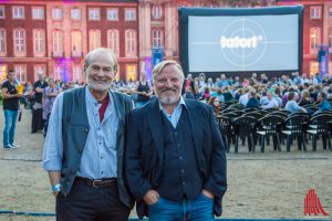 Münster-Tatort: Prächtig gelaunt und voll in ihren Rollen als "Thiel" und "Vaddern" posieren Axel Prahl (re.) und Claus D. Clausnitzer. (Foto: th)