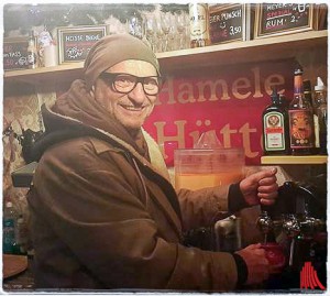 In der "Hamelen Hütte" stand Titus Dittmann höchstpersönlich am Glühwein-Zapfhahn. (Foto: tm)