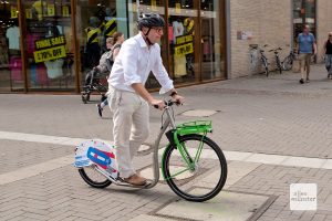 Oberbürgermeister Markus Lewe durfte als erster probefahren. (Foto: Bührke)