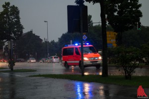 Die Einsatzkräfte sind im Dauereinsatz. (Foto: Thomas Hölscher)