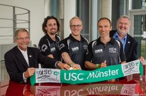 Höchstmotivierte Gesichter beim USC Münster: (v.l.) Präsident Jörg Adler, Techniktrainer Benedikt Frank, Co-Trainer Marvin Mallach, Cheftrainer Andreas Frank, Sportvorstand Jürgen Schulz. (Foto: th)