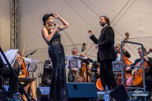 Im vergangenen Jahr trat Ute Lemper Open Air im Hof der PSD-Bank auf, am kommenden Donnerstag im Großen Haus des Theater Münster. (Foto: Thomas Hölscher)