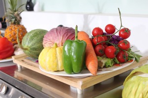 Obst- und Gemüsevielfalt aus eigener Ernte: Immer mehr Menschen bauen Salat, Zucchini und Co. wieder Zuhause an. Ein Trend, der auch die Balkone und Terrassen der „Städter“ erreicht. (Foto: CC0)