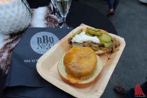 Nur eines der Highlights: der Wagyu Burger mit geschmorten Zwiebeln. (Foto: Jennifer von Glahn)