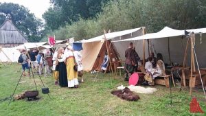 Viele der Besucher kamen in historischer Kleidung. (Foto: ka)