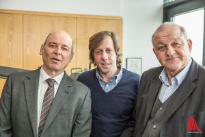 Am Wilsberg-Set: Vittorio Alfieri (li.) mit den Schauspieler-Kollegen Oliver Korittke (Mitte) und Leonard Lansink. (Foto: cabe)