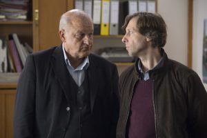 Georg Wilsberg (Leonard Lansink, li.) und Ekki (Oliver Korittke) ermitteln in einem neuen Fall. (Foto: ZDF / Thomas Kost)