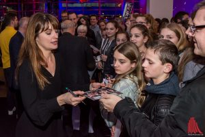 Paule Klink gibt fleißig Autogramme. (Foto: th)