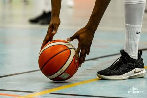 Die WWU Baskets ließen bei den Itzehoe Eagles im letzten Viertel den „letzten Punch“ vermissen und unterlagen in einer intensiven Partie 85:97 (44:46). (Archivbild: Claudia Feldmann)