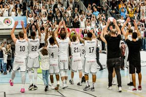 3.000 Zuschauer sahen das Spiel der Baskets am Berg Fidel. (Foto: Claudia Feldmann)