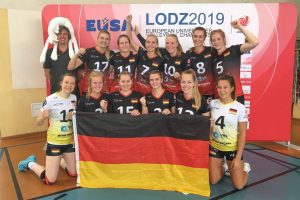 Die WWU-Spielerinnen freuen sich über den Gruppensieg. (Foto: WWU Volleyball Team)