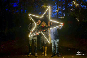 Christian Wasmuth, Dr. Simone Schehka und Tobias Kick von Screen Experts (v.l.) blicken gespannt den XMAS LIGHTS entgegen. (Foto: Basti E.)