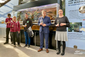 Bei der feierlichen Eröffnung des Artenschutzcampus im Allwetterzoo (v.r.): Direktorin Dr. Simone Schehka und Kurator Dr. Philipp Wagner. (Foto: Bastian E.)