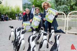 (v.l.:) Zoo-Direktor Jörg Adler, Thomas Lammers und Gabi Völker-Honscheid (SSB) (Foto: th)